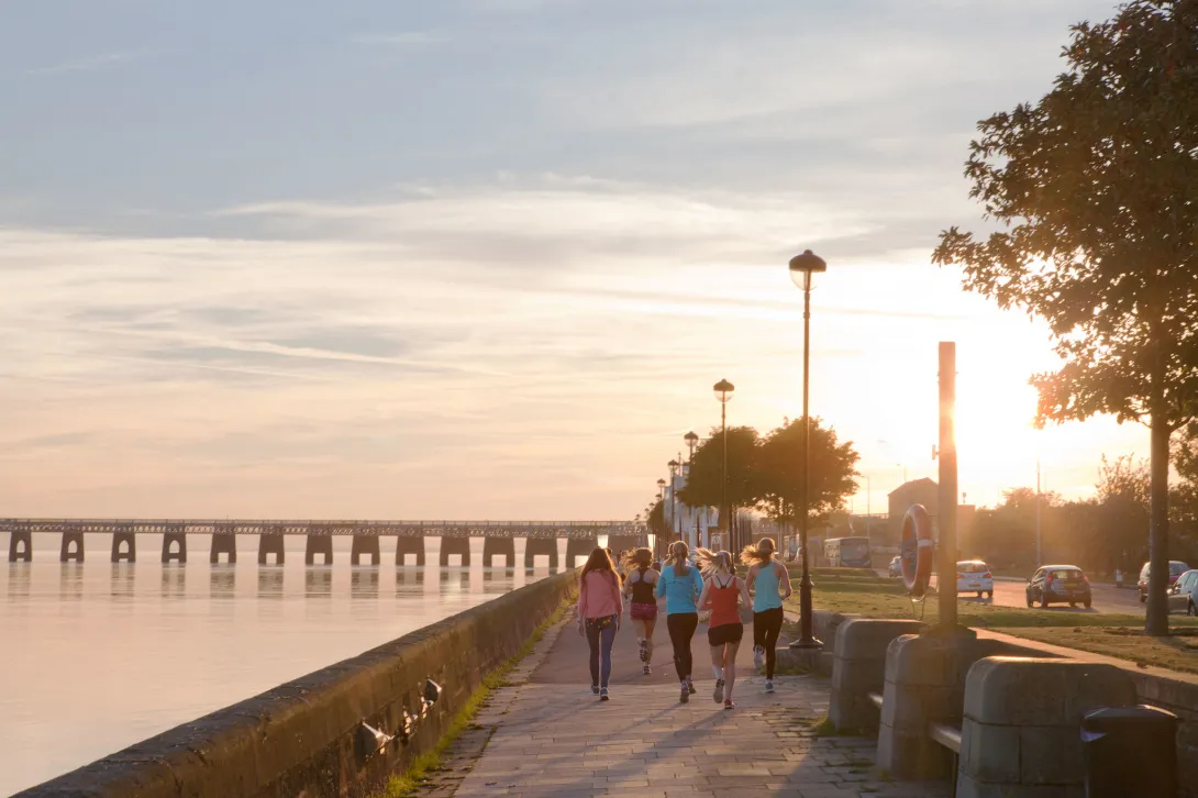 Dundee runners, walking